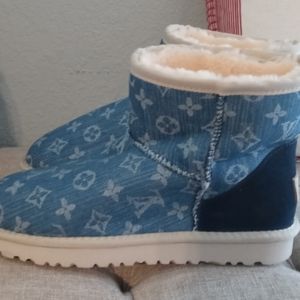 UGGS